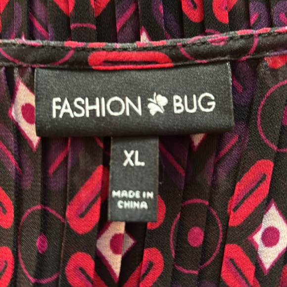 Red Patterned Top with Beaded Neckline. 3/4 length flared sleeves and flared hem - Picture 3 of 7